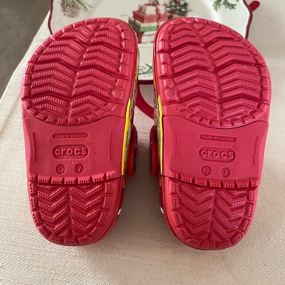 NWOB NEW
Crocs Lightning McQueen Clog Toddler Size 7 Light Up Disney Pixar Cars - Picture 4 of 6